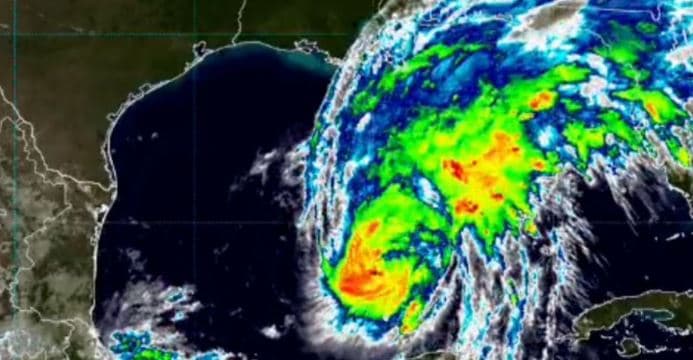 Huracán Isaías sube a categoría 2 en el golfo de México - imagen de origen