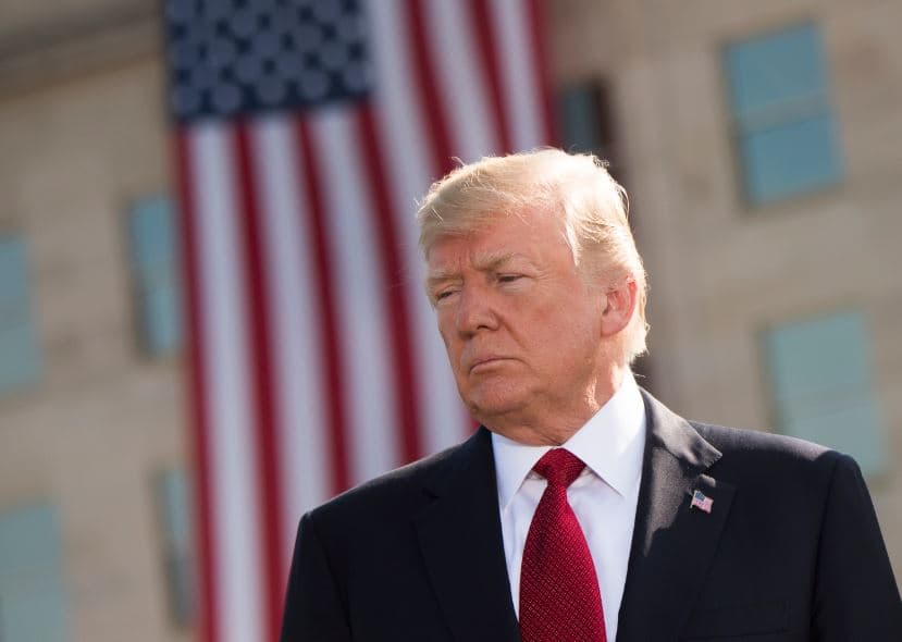 Juez extiende suspensión del veto de Trump a medios y decidirá su legalidad el martes - imagen de origen