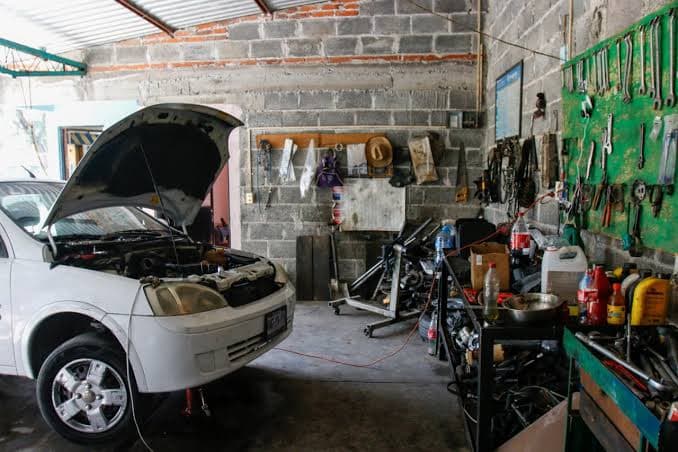 Recibió dinero para reparar un vehículo, pero no cumplió con lo acordado y dispuso de diversas piezas de la unidad - imagen de origen