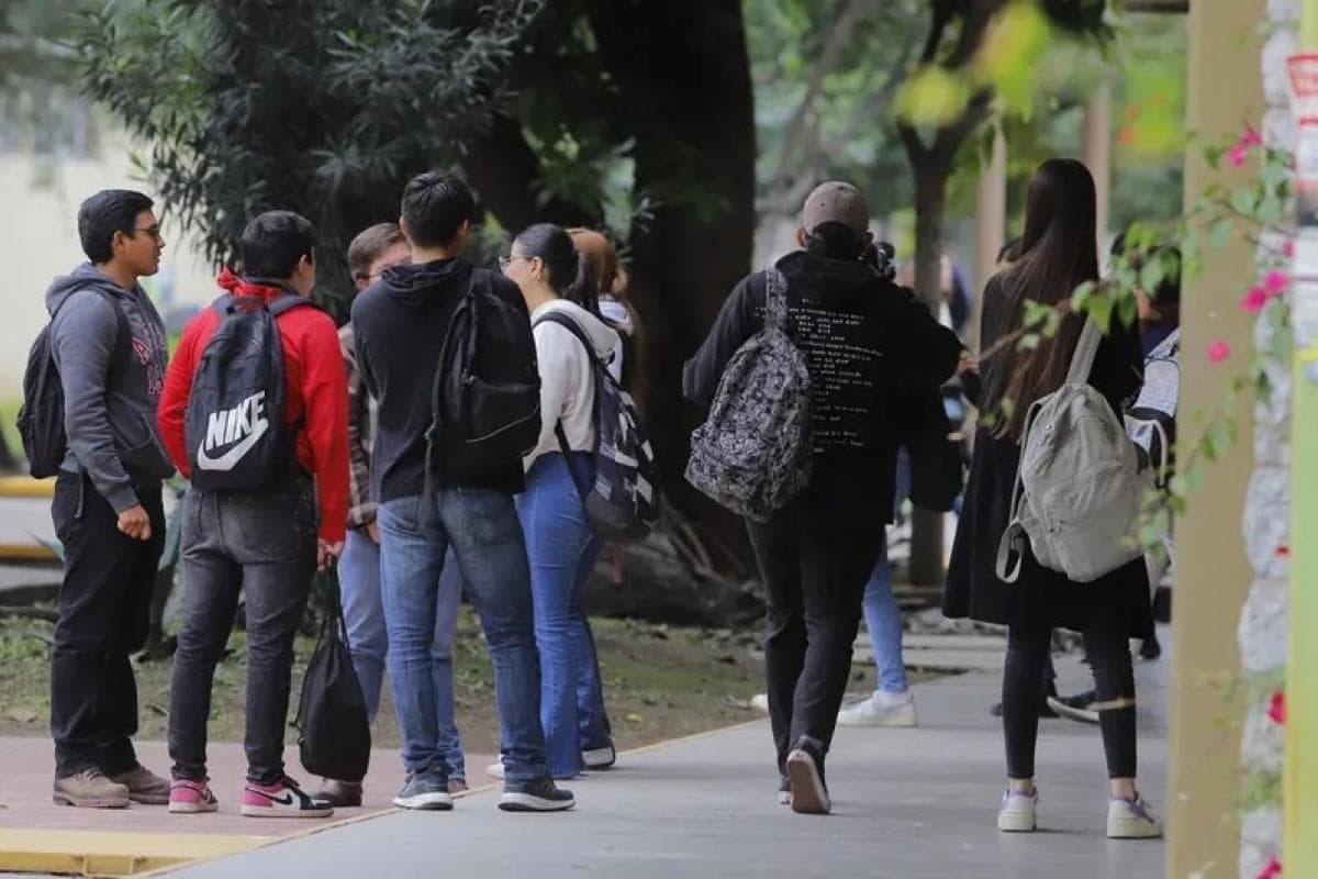 Más de 44 mil jóvenes aguascalentenses de entre 15 y 19 años no acudían a la escuela en 2025: INEGI - imagen de origen