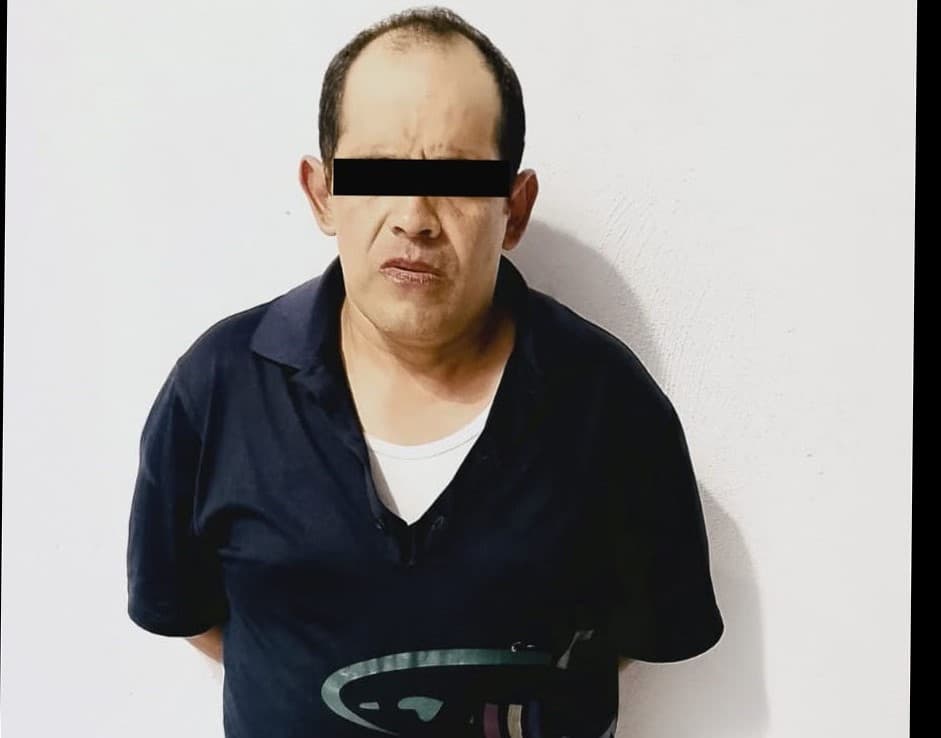 Se robó tres pares de audífonos de un centro comercial y fue detectado por las cámaras de seguridad - imagen de origen