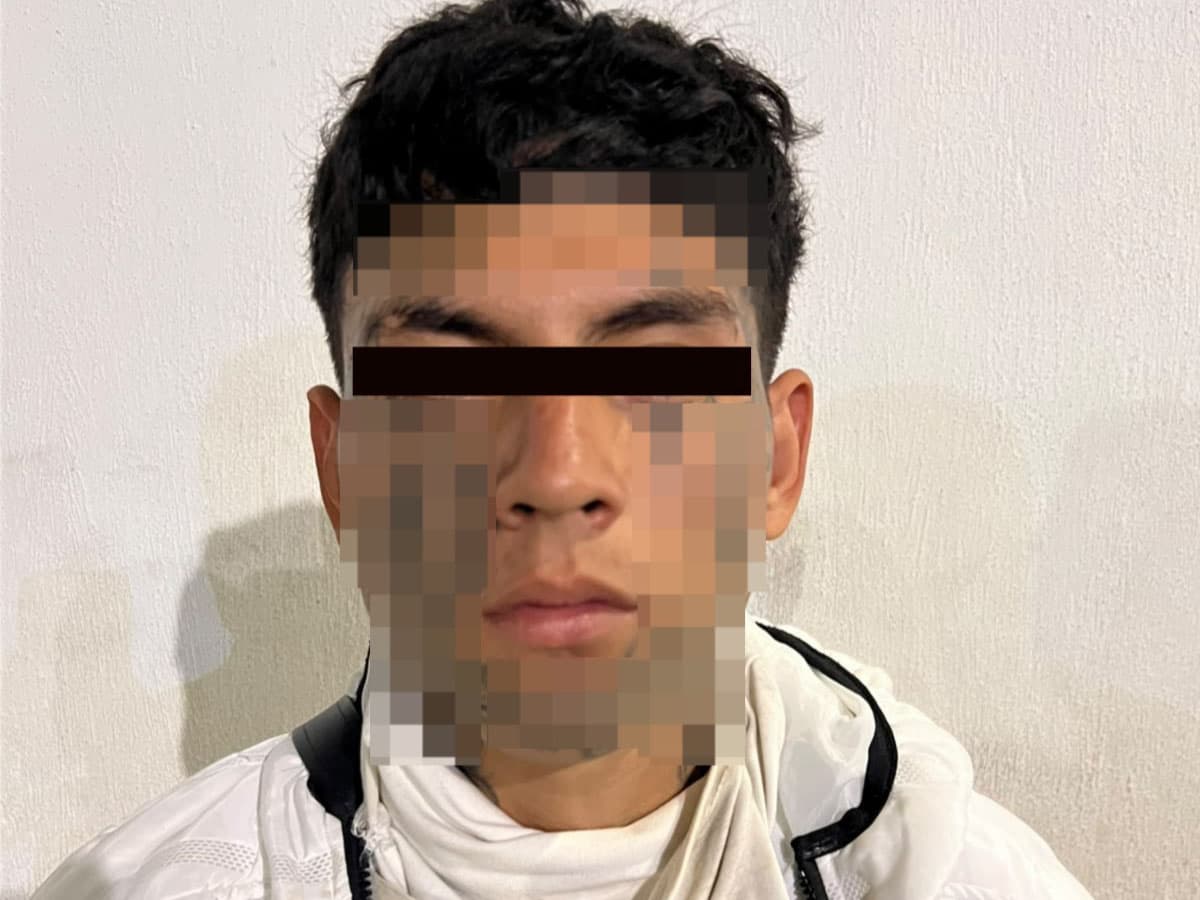 Menor de edad fue detenido en la vía pública con un machete - imagen de origen