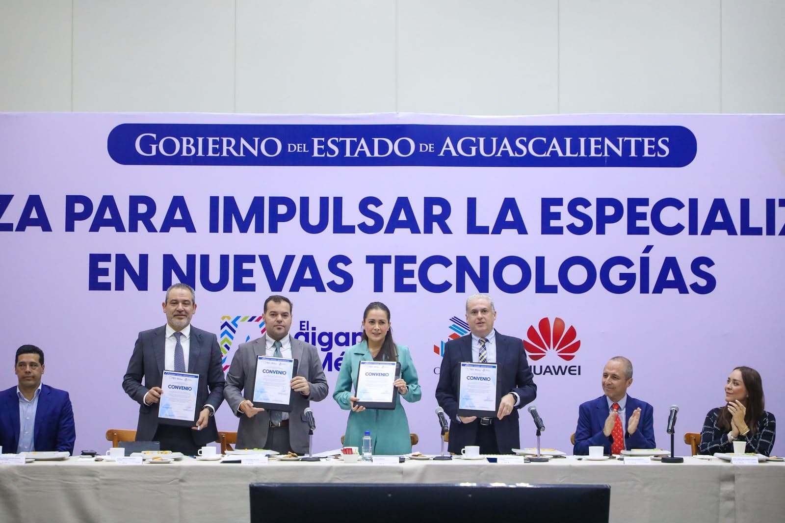 Impulsan certificaciones en inteligencia artificial, ciencia de datos y semiconductores - imagen de origen